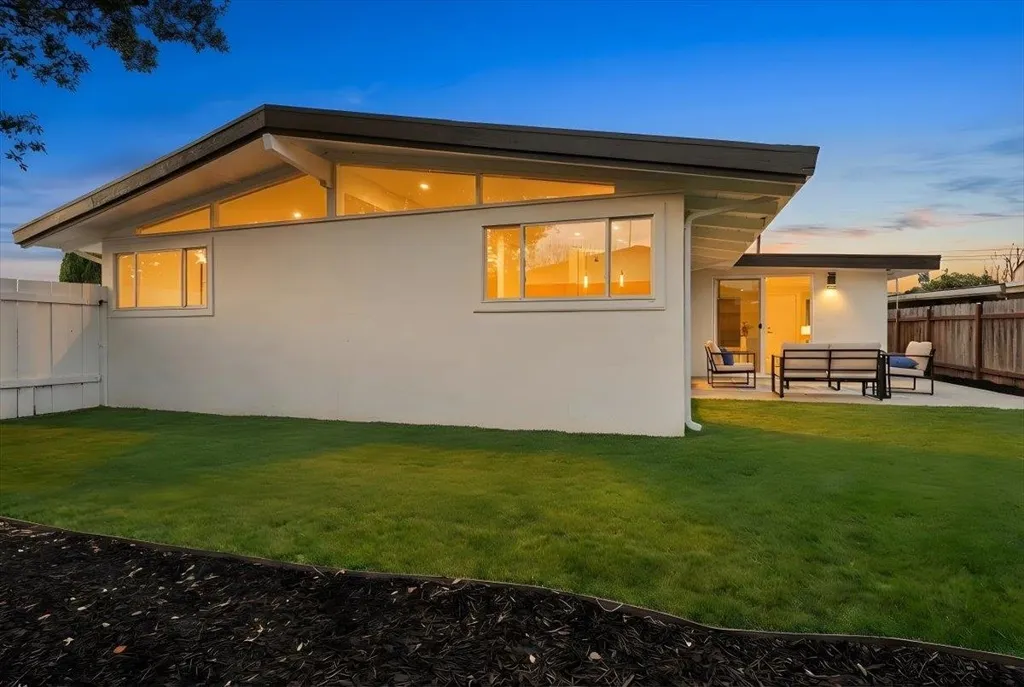27707 27707 La Porte Ave, Hayward, California 94545 home-pic-2
