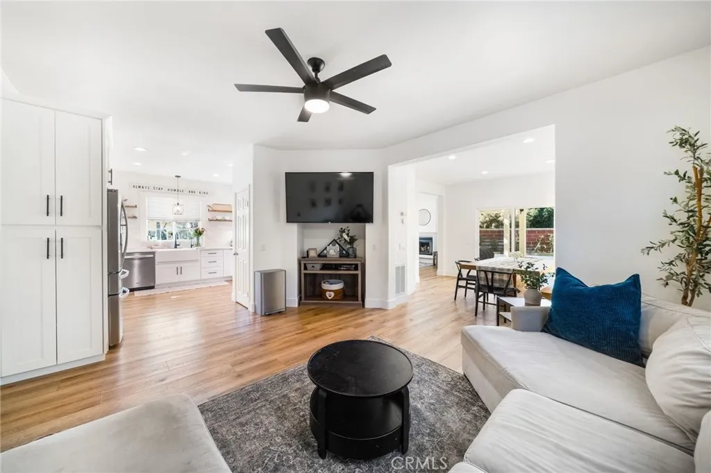 1 Flowerdale, Ladera Ranch, California 92694 home-pic-19