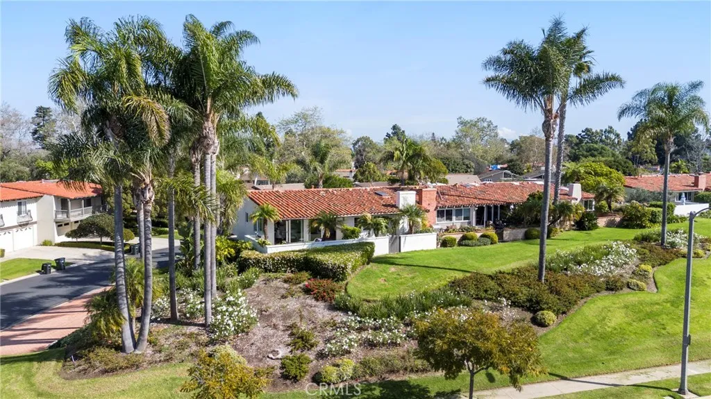 2000 Vista Cajon, Newport Beach, California 92660 home-pic-1