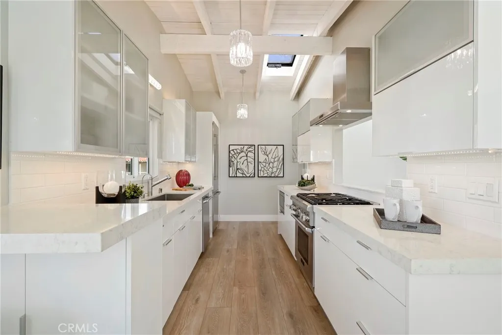 2000 Vista Cajon, Newport Beach, California 92660 home-pic-12