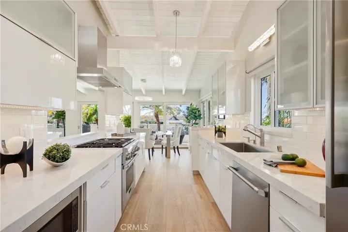 2000 Vista Cajon, Newport Beach, California 92660