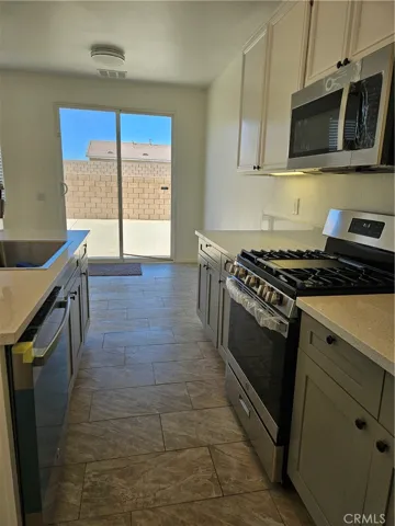 All new stainless steel applicances