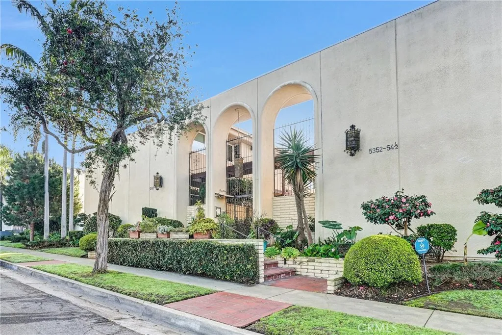 5348 Fairview Boulevard 3, Ladera Heights, California 90056 home-pic-2