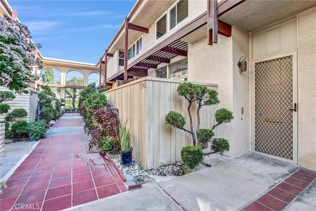5348 Fairview Boulevard 3, Ladera Heights, California 90056 home-pic-3