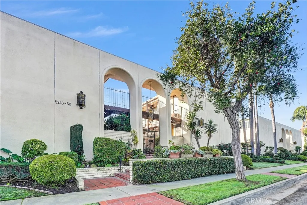 5348 Fairview Boulevard 3, Ladera Heights, California 90056 home-pic-1