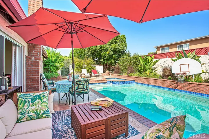 Welcome to this resort-like villa. You will be pleasantly surprised by its value.