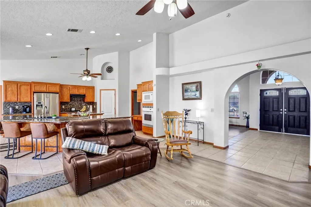 15813 Willow Street, Hesperia, California 92345 home-pic-10