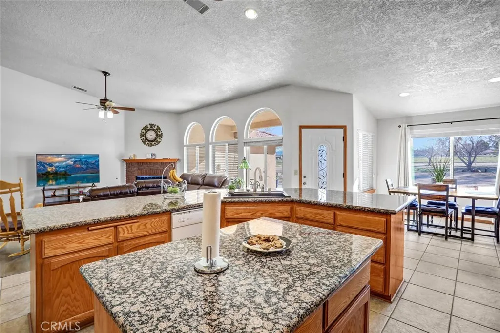 15813 Willow Street, Hesperia, California 92345 home-pic-14