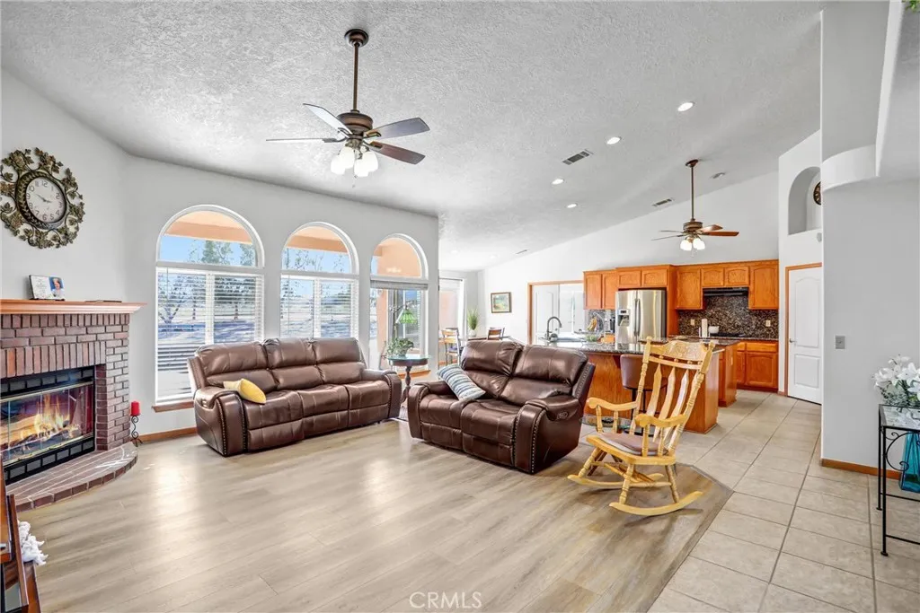 15813 Willow Street, Hesperia, California 92345 home-pic-9