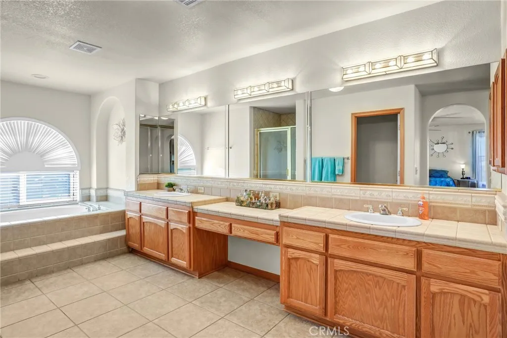15813 Willow Street, Hesperia, California 92345 home-pic-20