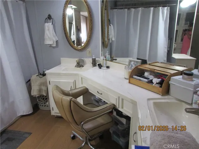 Master vanity