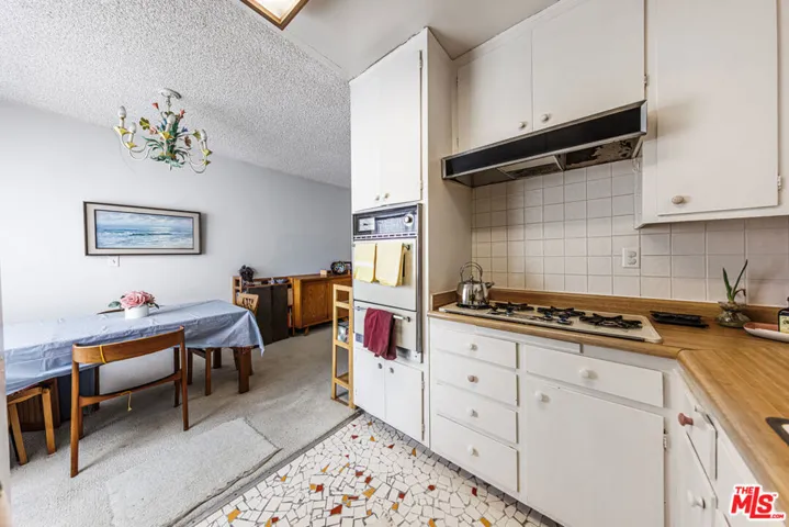 Kitchen (looking to dining are