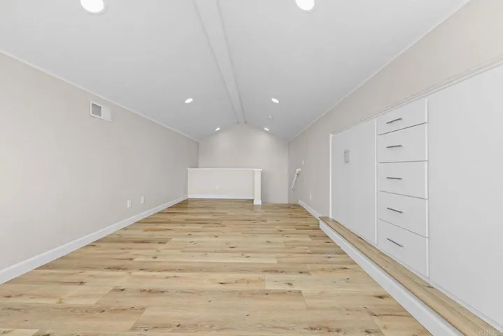 Can be a 6th bedroom with plenty of storage