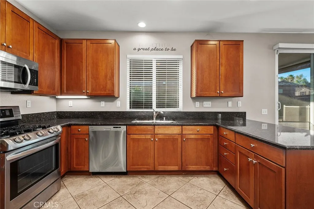 7949 Shadow Trails, Jurupa Valley, California 92509 home-pic-11