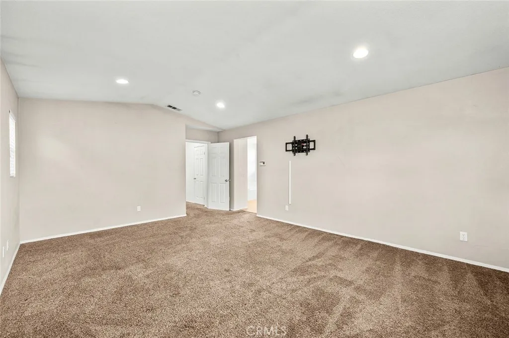 7949 Shadow Trails, Jurupa Valley, California 92509 home-pic-17
