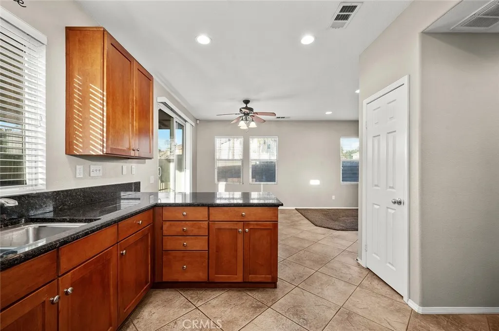 7949 Shadow Trails, Jurupa Valley, California 92509 home-pic-12