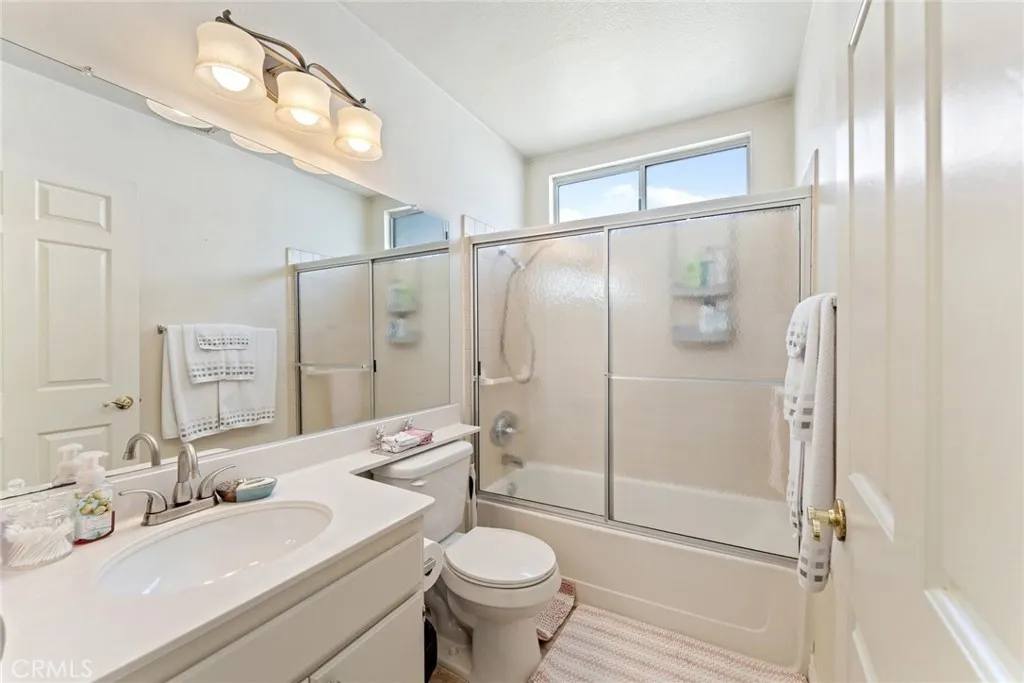 737 Verona, San Jacinto, California 92583 home-pic-12
