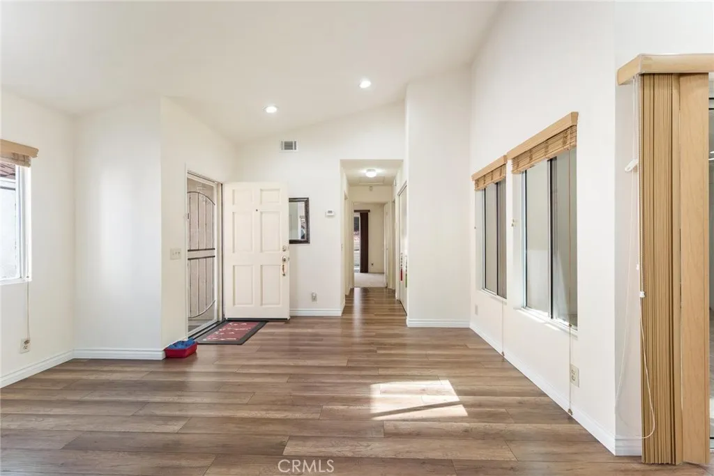 737 Verona, San Jacinto, California 92583 home-pic-11
