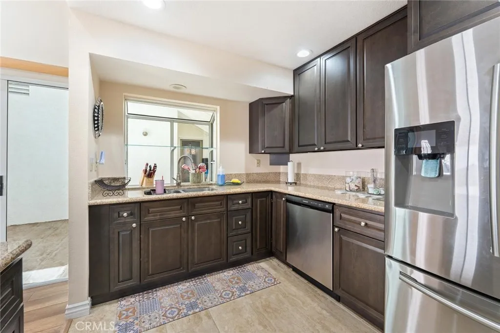 737 Verona, San Jacinto, California 92583 home-pic-5