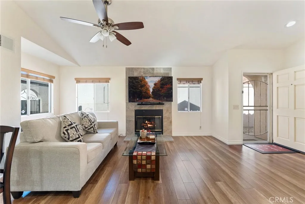 737 Verona, San Jacinto, California 92583 home-pic-7