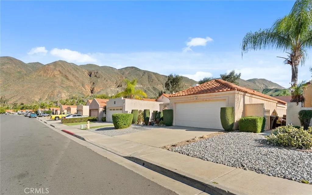 737 Verona, San Jacinto, California 92583 home-pic-33