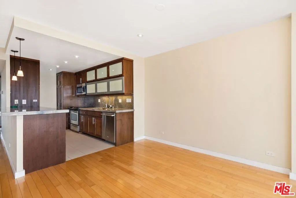 2220 Avenue Of The Stars 2203, Los Angeles, California 90067 home-pic-4