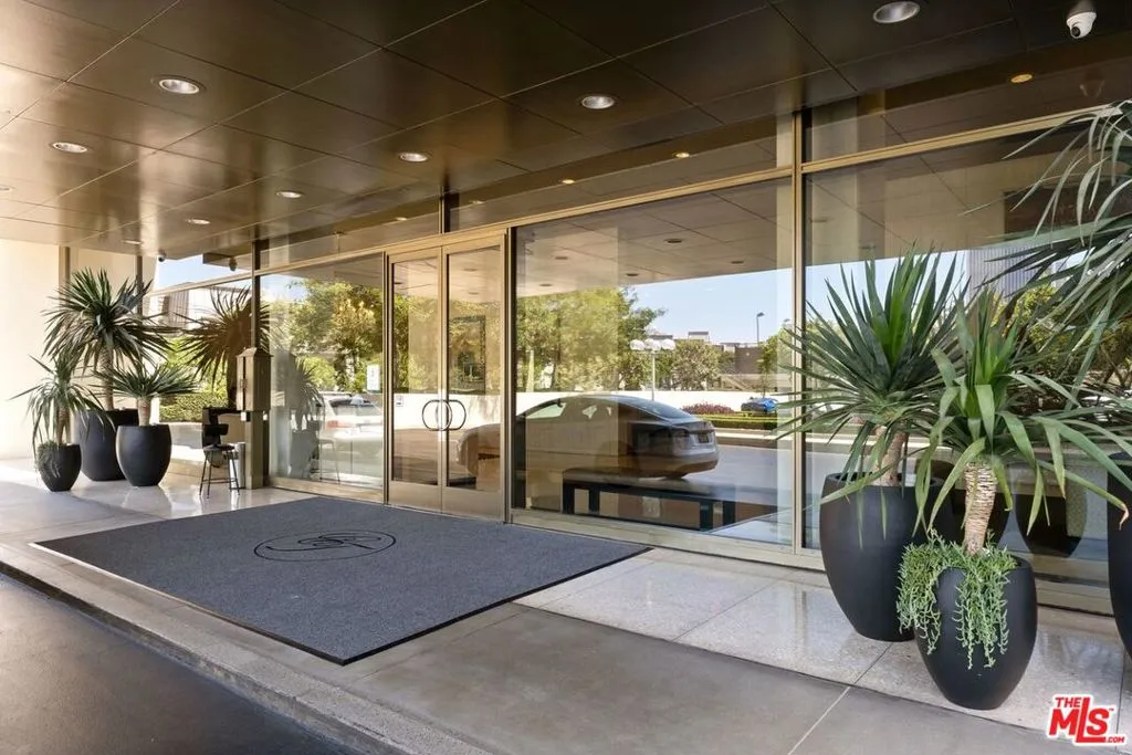 2220 Avenue Of The Stars 2203, Los Angeles, California 90067 home-pic-21
