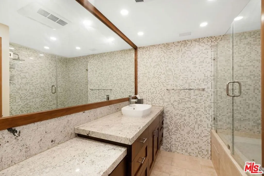 2220 Avenue Of The Stars 2203, Los Angeles, California 90067 home-pic-11