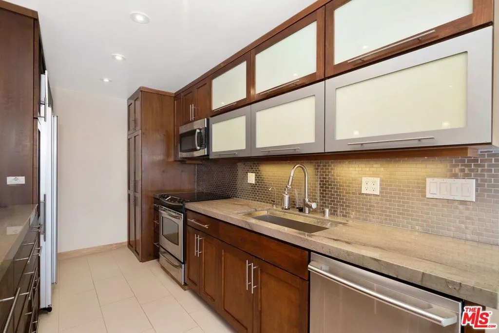 2220 Avenue Of The Stars 2203, Los Angeles, California 90067 home-pic-6