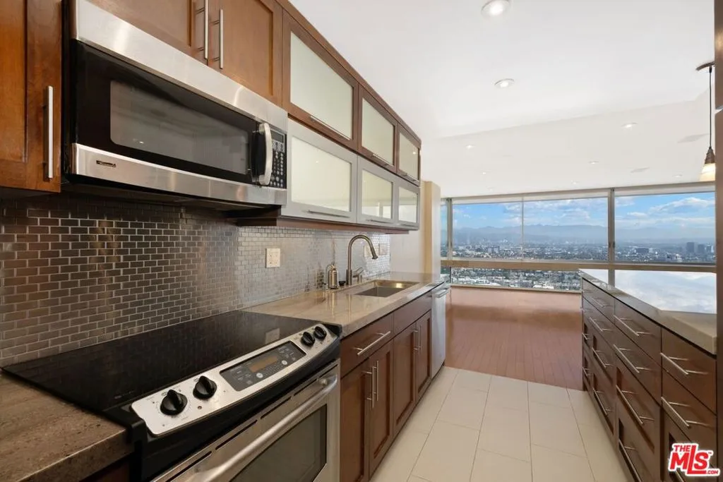 2220 Avenue Of The Stars 2203, Los Angeles, California 90067 home-pic-8