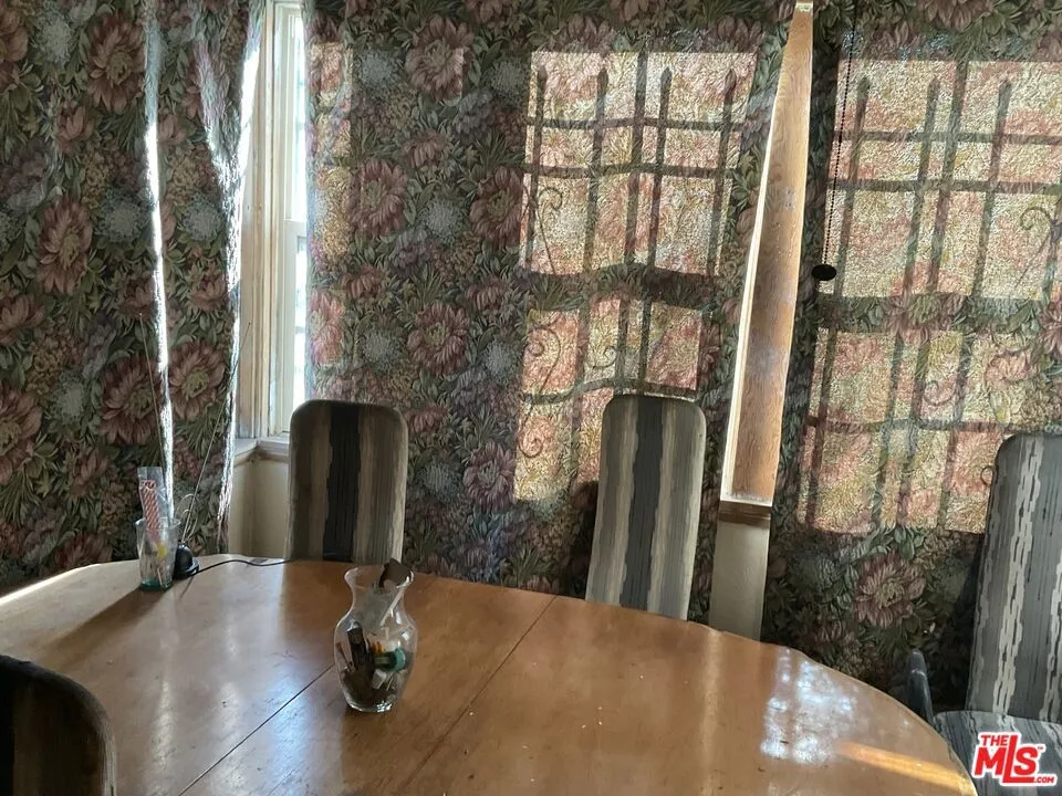 2068 S Hobart Boulevard, Los Angeles, California 90018 home-pic-10