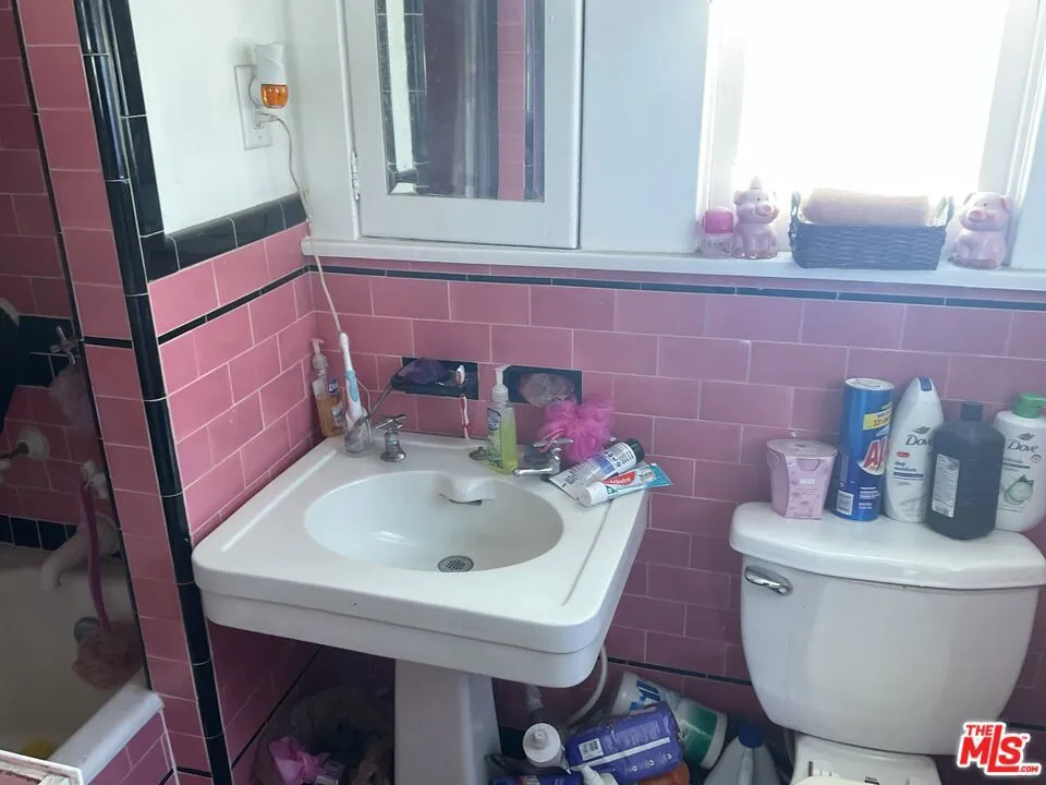 2068 S Hobart Boulevard, Los Angeles, California 90018 home-pic-26