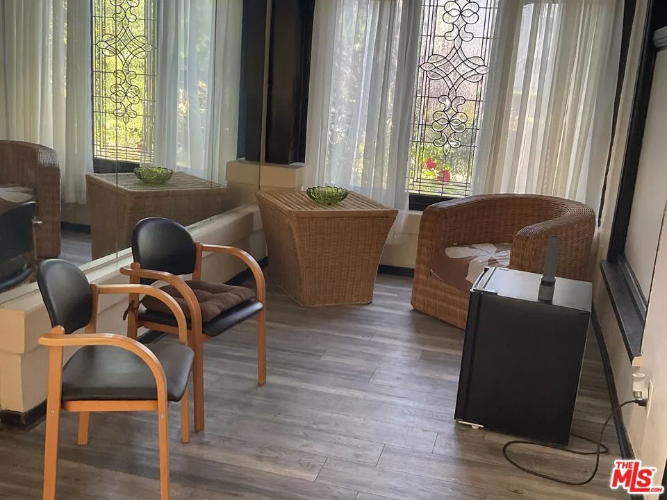 2068 S Hobart Boulevard, Los Angeles, California 90018 home-pic-17