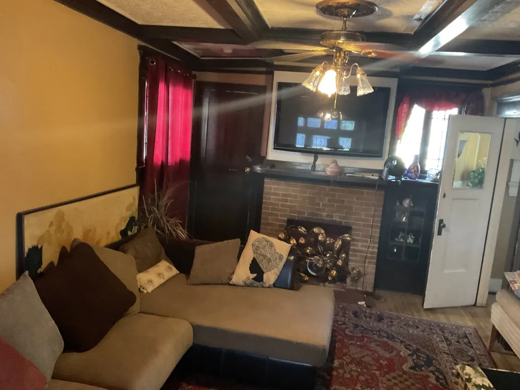 2068 S Hobart Boulevard, Los Angeles, California 90018 home-pic-3