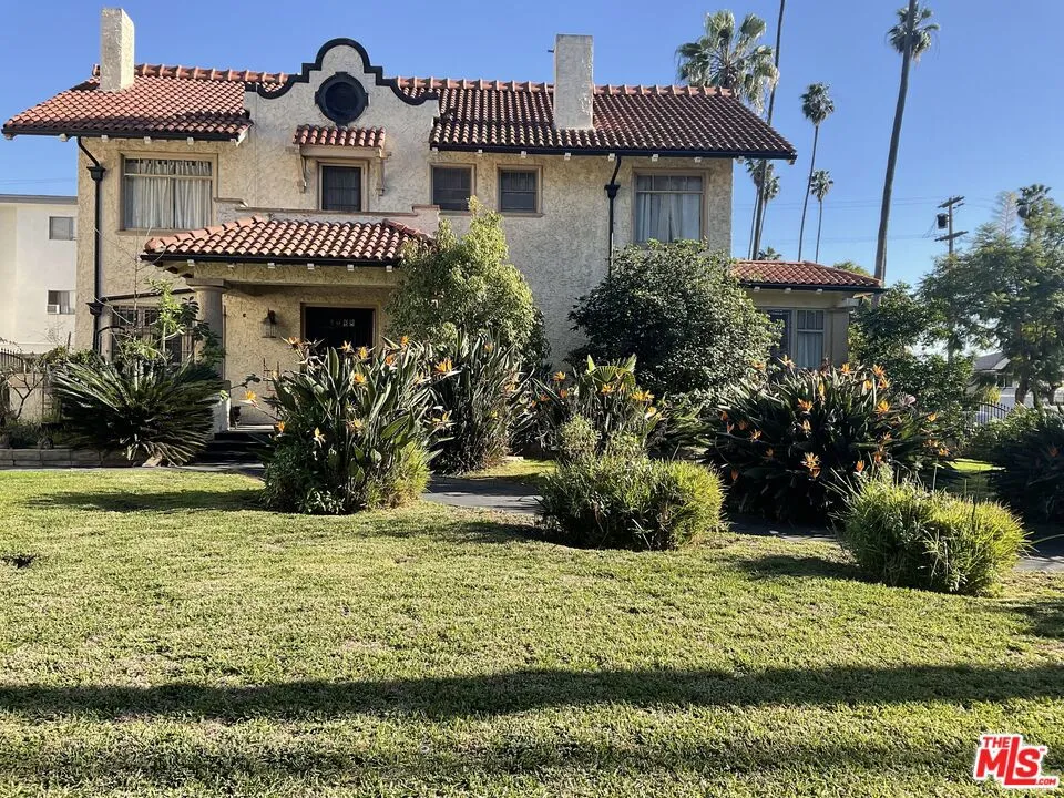 2068 S Hobart Boulevard, Los Angeles, California 90018 home-pic-2