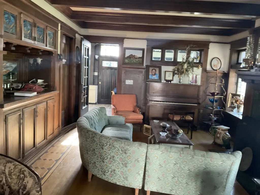 2068 S Hobart Boulevard, Los Angeles, California 90018 home-pic-5