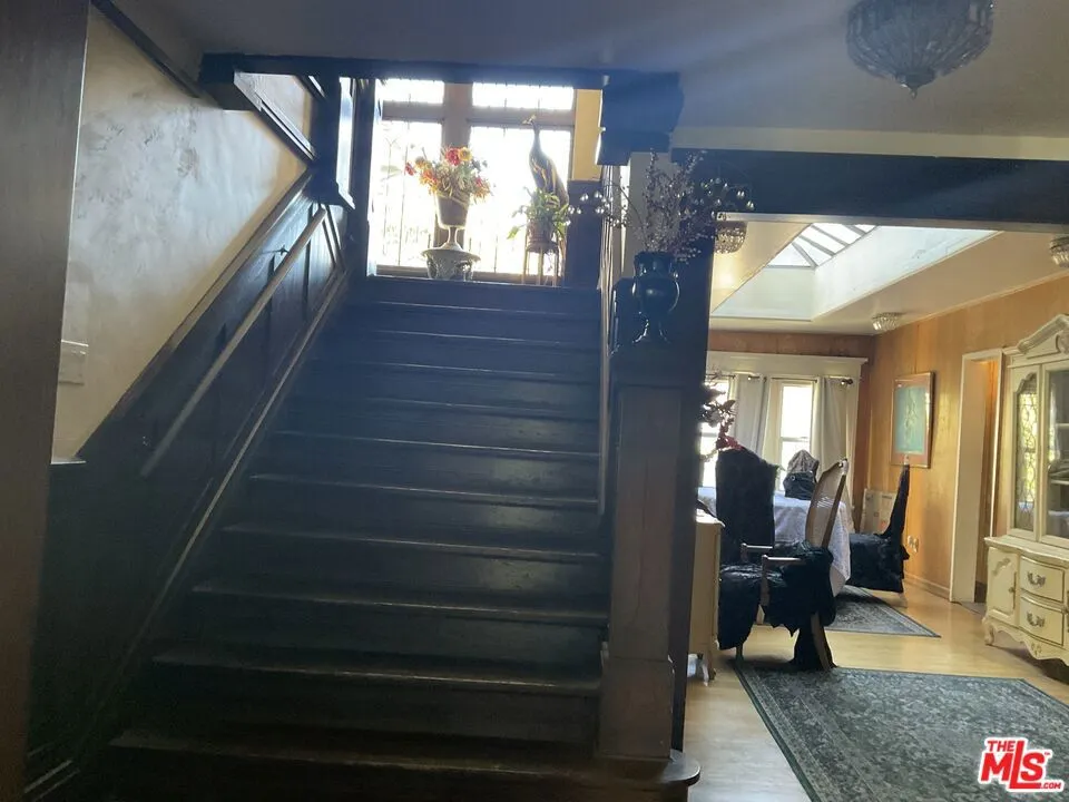 2068 S Hobart Boulevard, Los Angeles, California 90018 home-pic-6