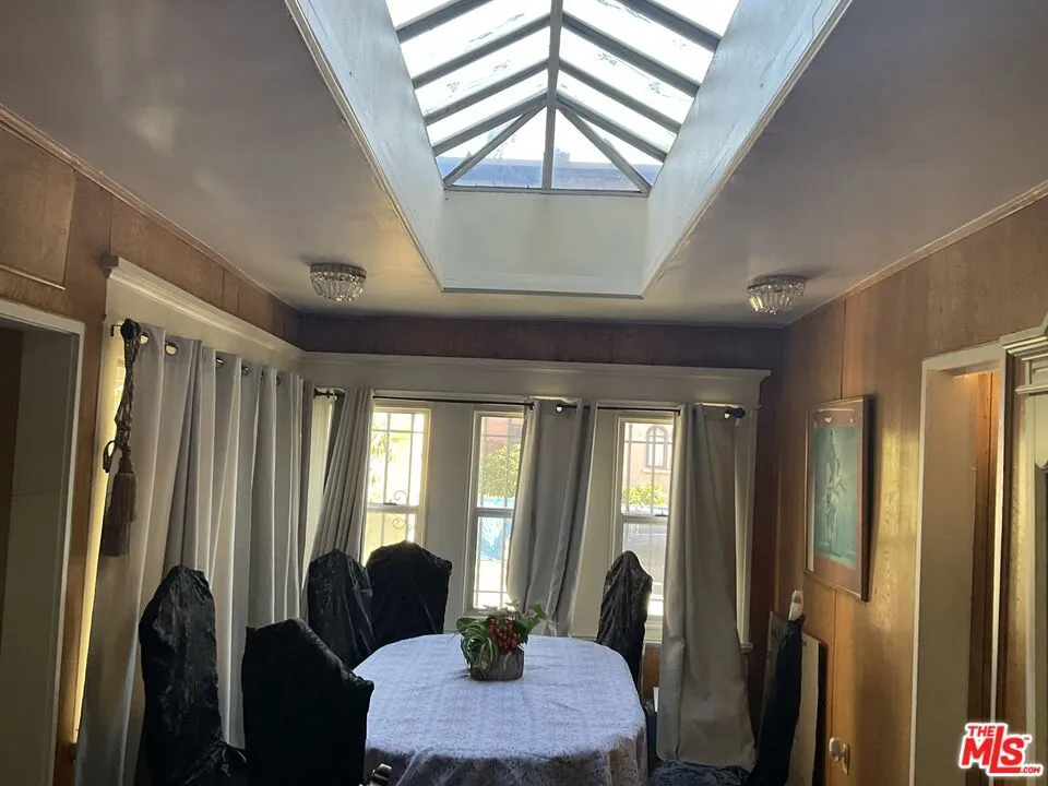 2068 S Hobart Boulevard, Los Angeles, California 90018 home-pic-8