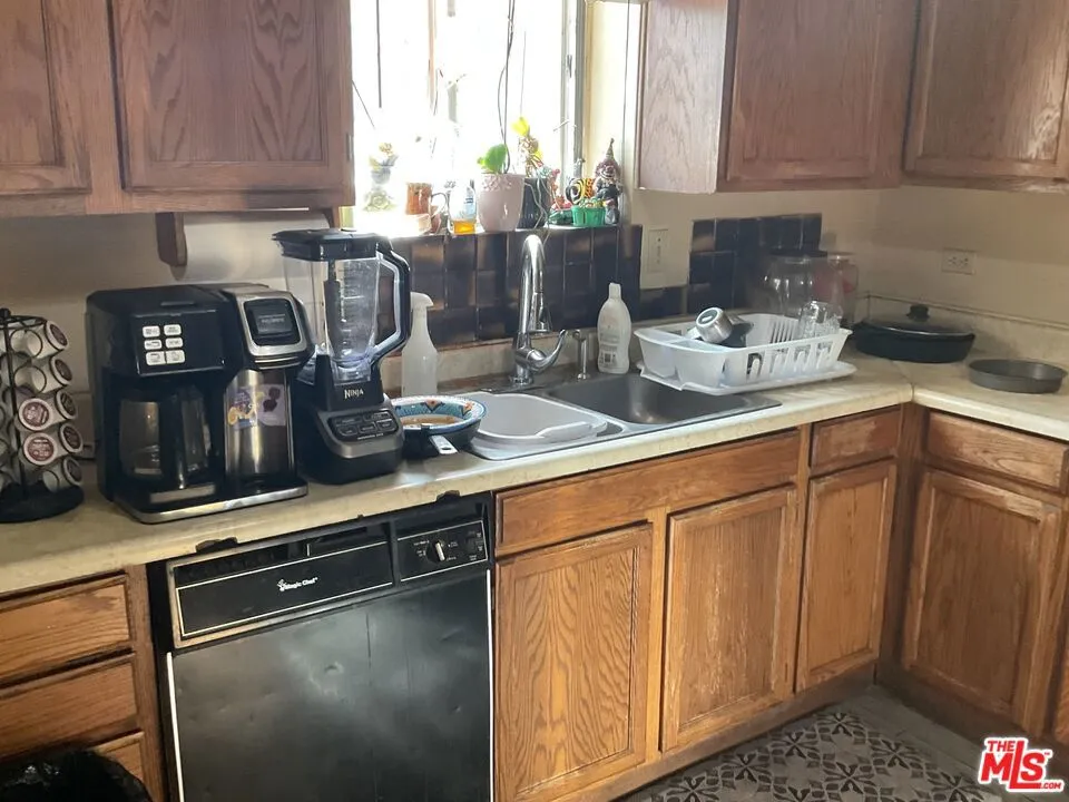 2068 S Hobart Boulevard, Los Angeles, California 90018 home-pic-15