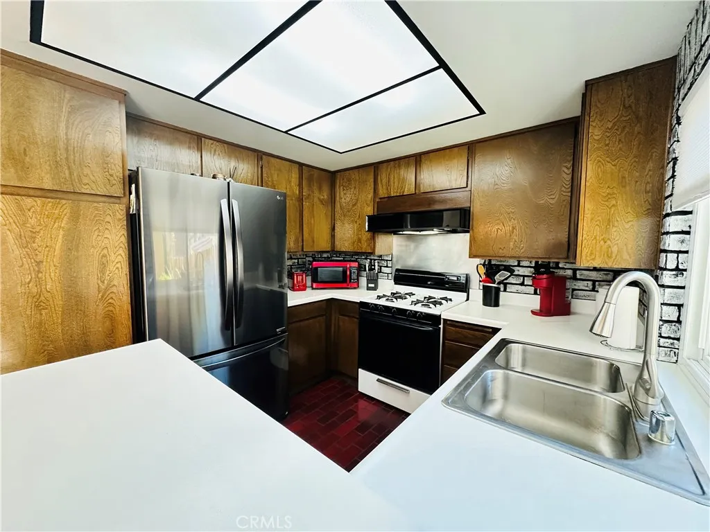 1255 S Buena Vista, Hemet, California 92543 home-pic-9