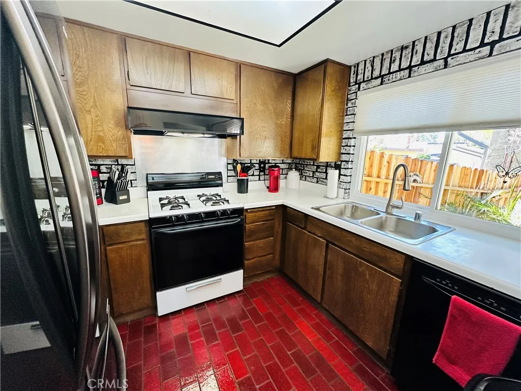 1255 S Buena Vista, Hemet, California 92543 home-pic-8