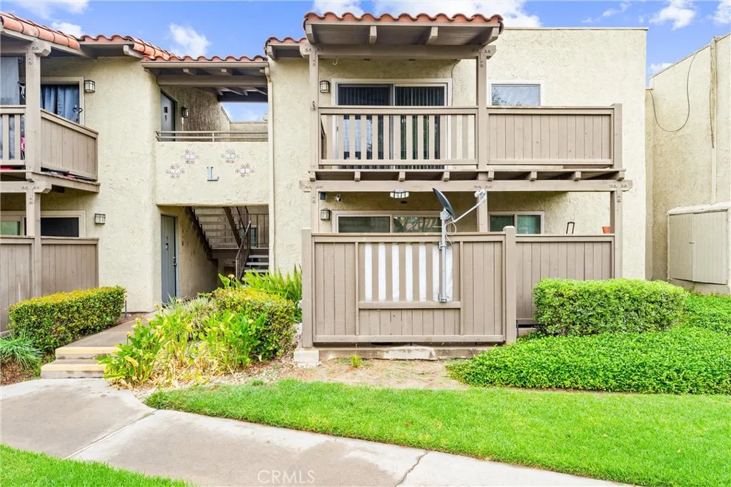 1345 Cabrillo Park Drive L16, Santa Ana, California 92701 home-pic-1