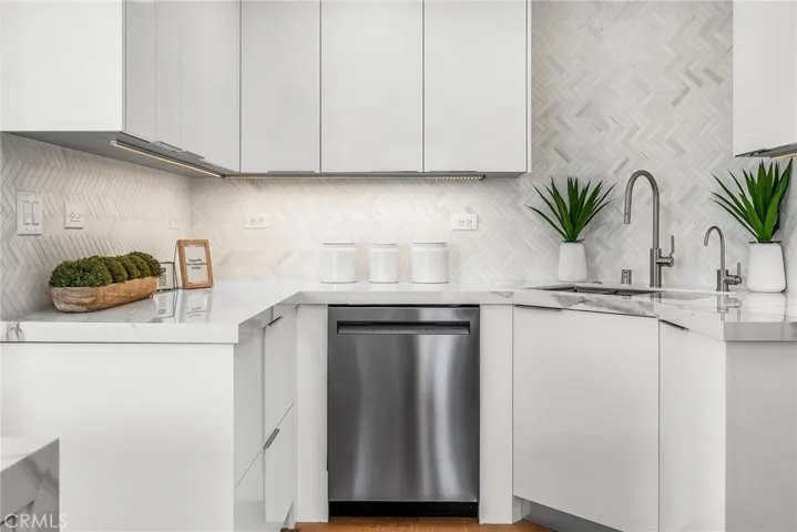 Showpiece kitchen with a smart split layout, ample cabinetry, and impressive prep space.