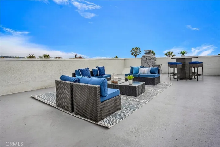 Spectacular oversized rooftop deck with commanding coastal views. Patio furnishings are included