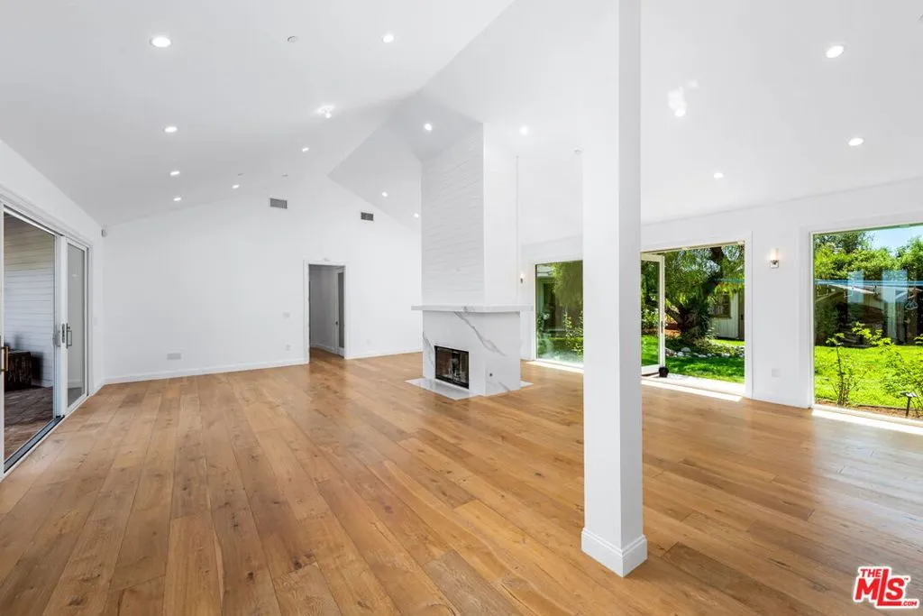 19621 Wells Drive, Tarzana, California 91356 — photo 5