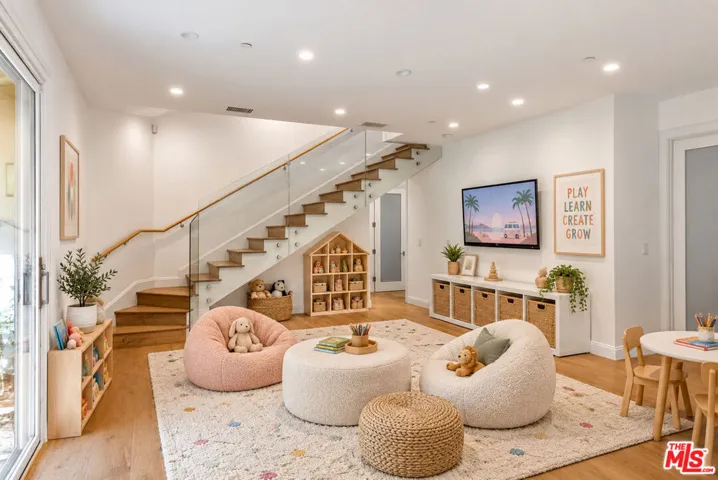 virtually furnished