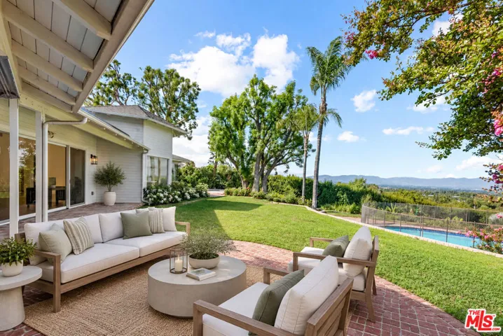 virtually furnished