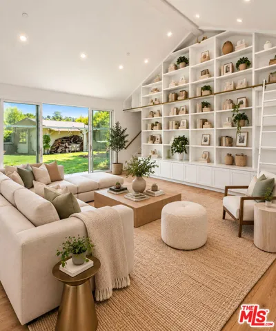 vitrually furnished