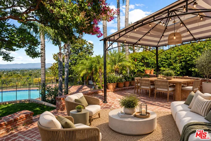 virtually furnished