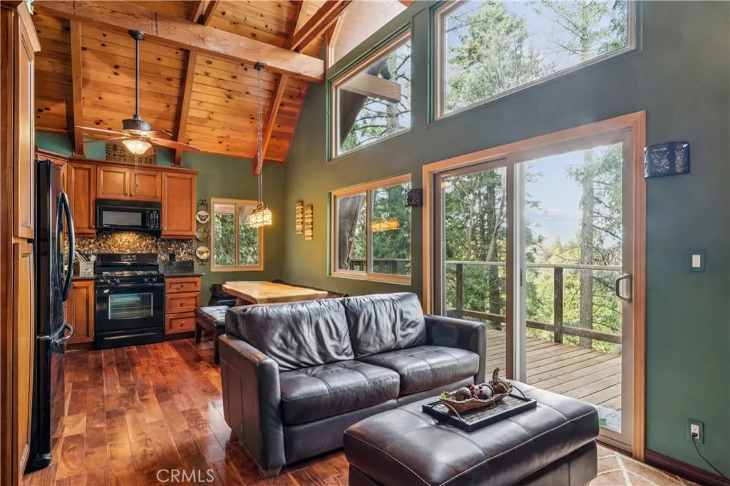 23959 Lakeview Drive, Crestline, California 92325 home-pic-11